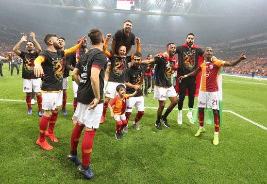 Şampiyon Galatasaray'a tebrik yağmuru