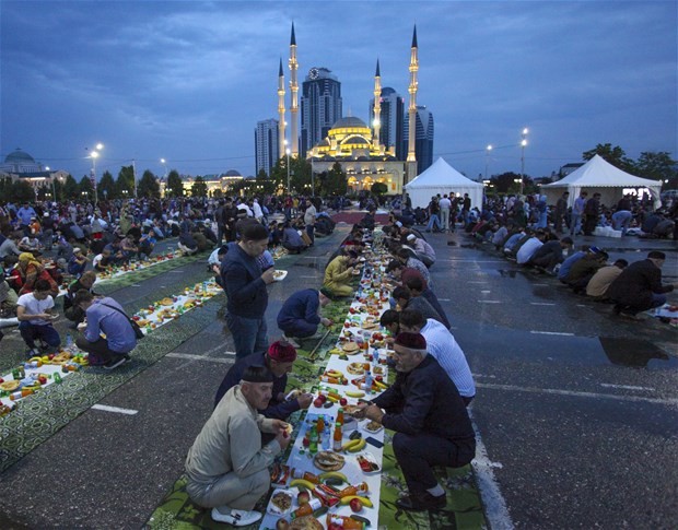 Dünya Ramazan'ı böyle karşıladı
