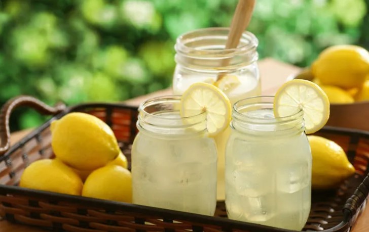 Aşırı portakal suyu ve limonata içmek güneş lekesi yapabilir
