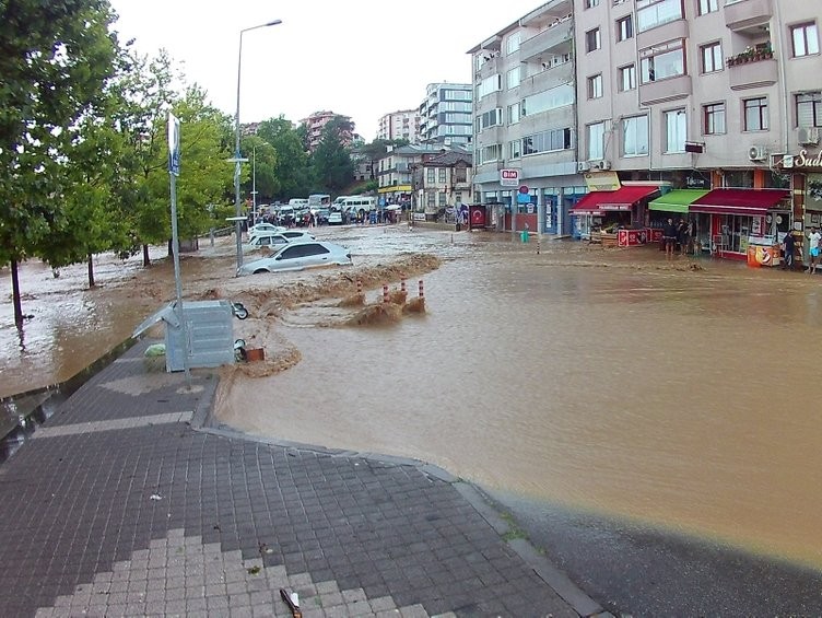 Düzce, Akçakoca'da sel çilesi