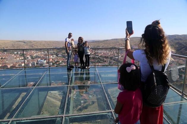 Türkiye'nin en uzun cam terasına yoğun ilgi!