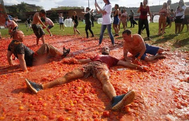 St. Petersburg'da domates savaşları