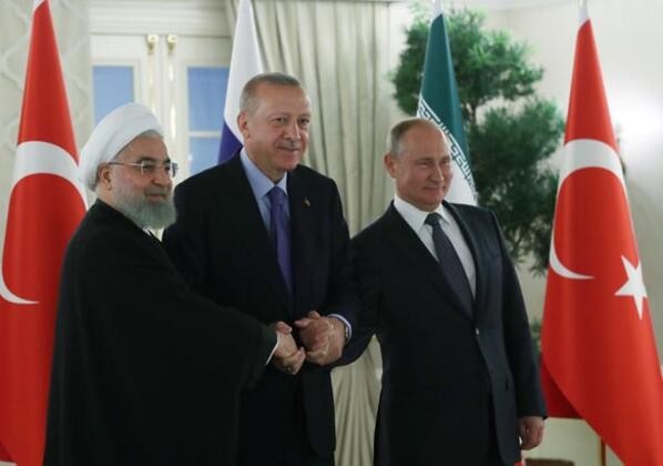 Cumhurbaşkanı Erdoğan elleriyle ikram etti