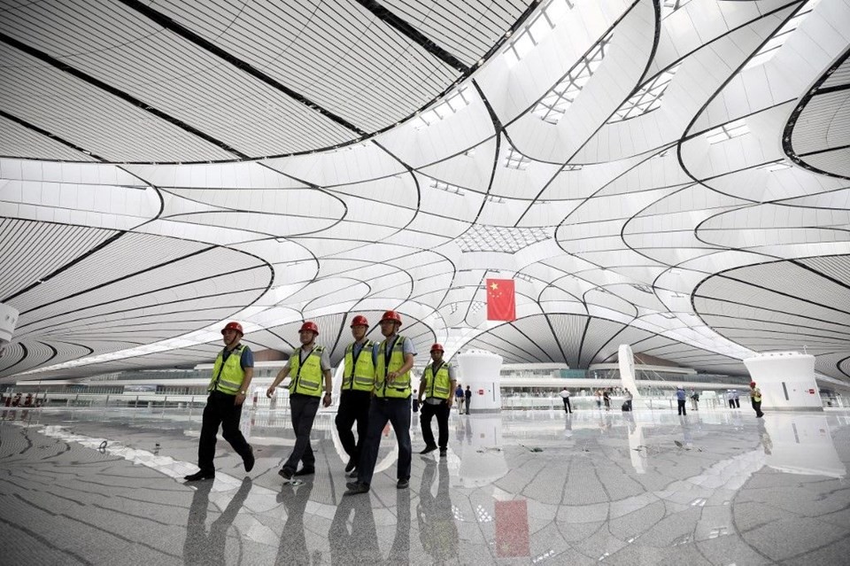 Çin’in 16.8 milyar dolarlık havalimanına uçuşlar başladı