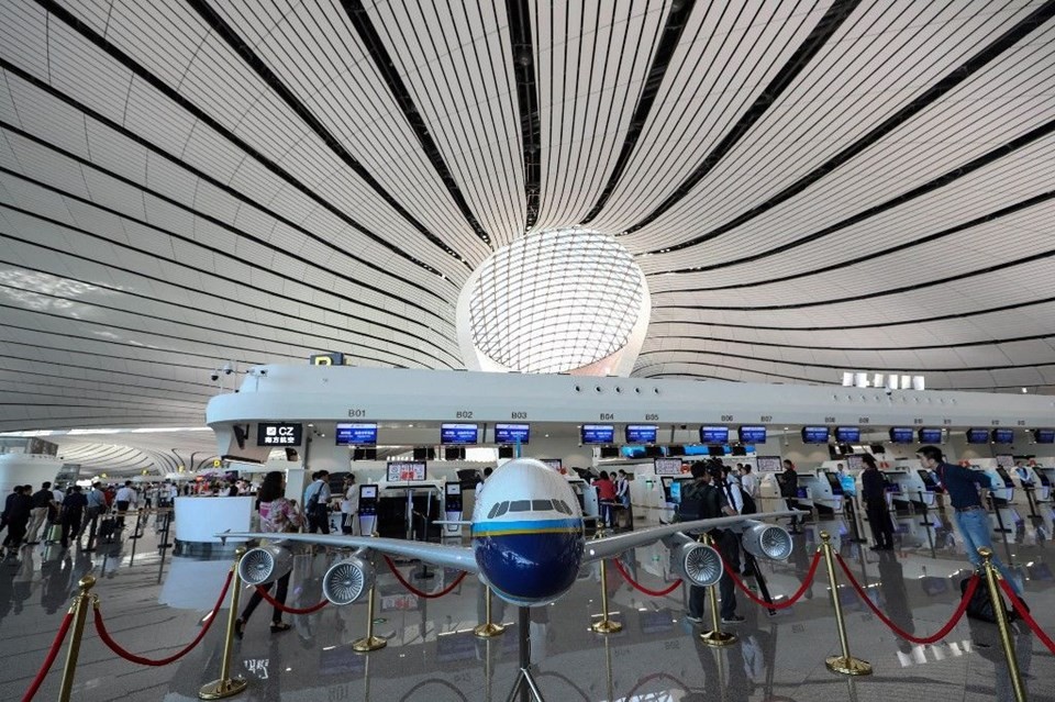 Çin’in 16.8 milyar dolarlık havalimanına uçuşlar başladı