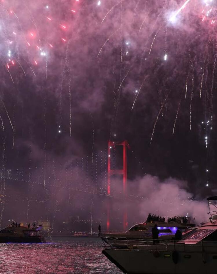 Nefes kesen kareler! İstanbul'da yeni yıl coşkusu