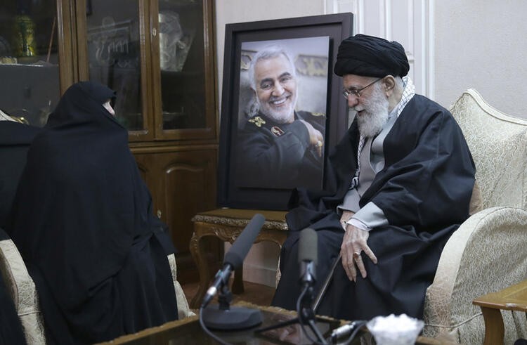 Hamaney: Trump İranlıları destekler gibi görünen bir 'soytarı'