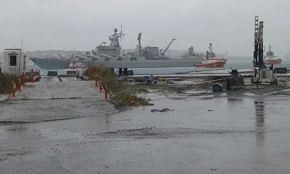 Rus savaş gemisi Kabataş açıklarında sürüklendi