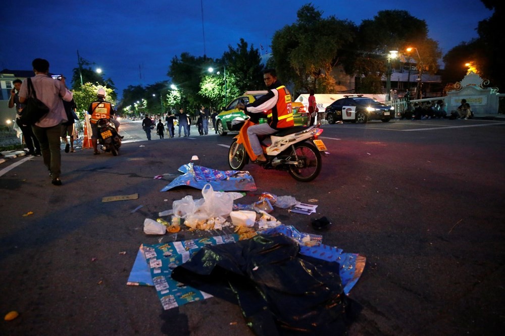 Tayland'da acil durum ilan edildi: Sokaklar polisle doldu
