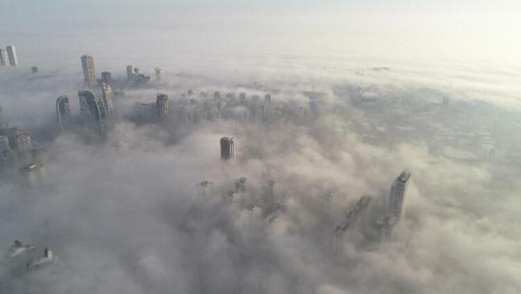İstanbul'da sis büyüleyici manzaralar oluşturdu