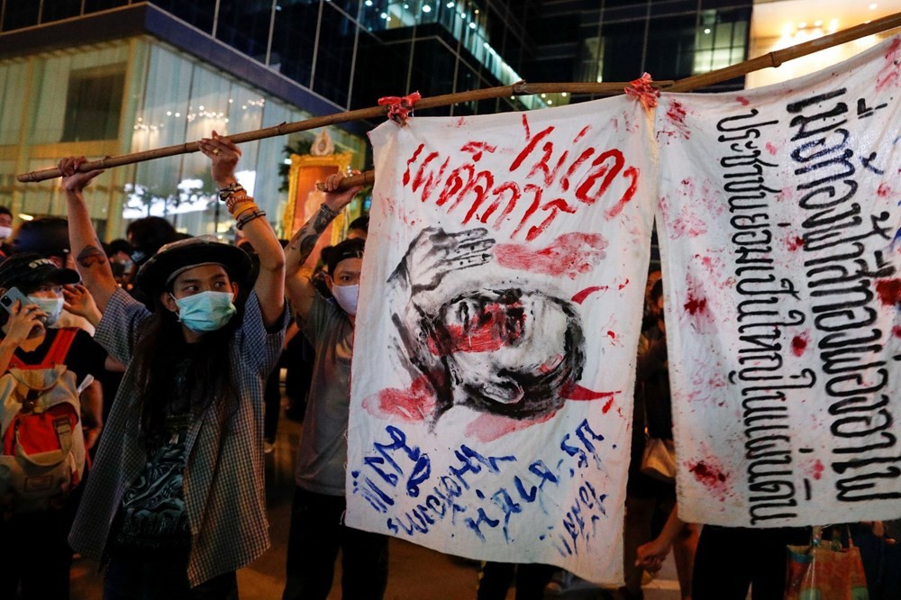 Tayland'da protestolar sürüyor! Kral ülkeyi Almanya'dan yönetiyor
