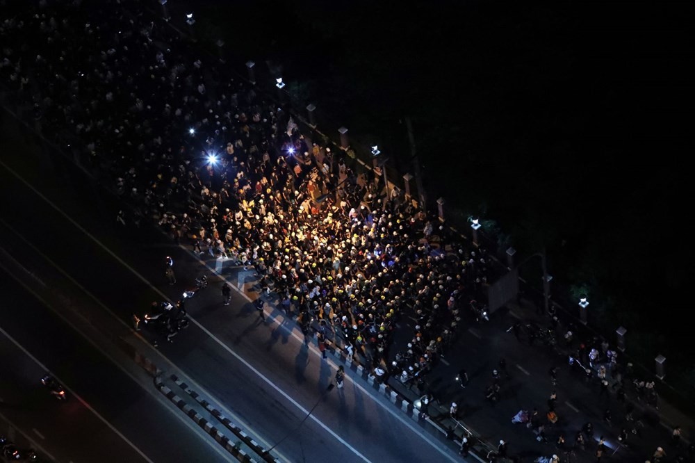Tayland'da protestolar sürüyor! Kral ülkeyi Almanya'dan yönetiyor