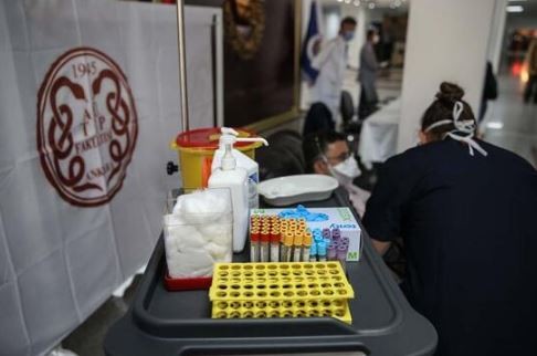 Korona virüs aşısı Ankara'da gönüllülere uygulanmaya başlandı