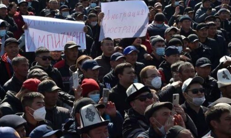 Kırgızistan Cumhurbaşkanı Ceenbekov, istifaya hazır olduğunu açıkladı
