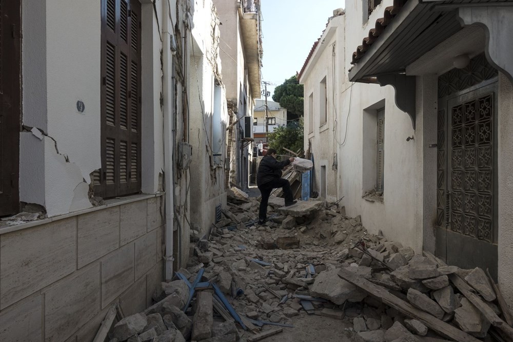 Yunan adasında deprem yıkımının boyutu ortaya çıktı