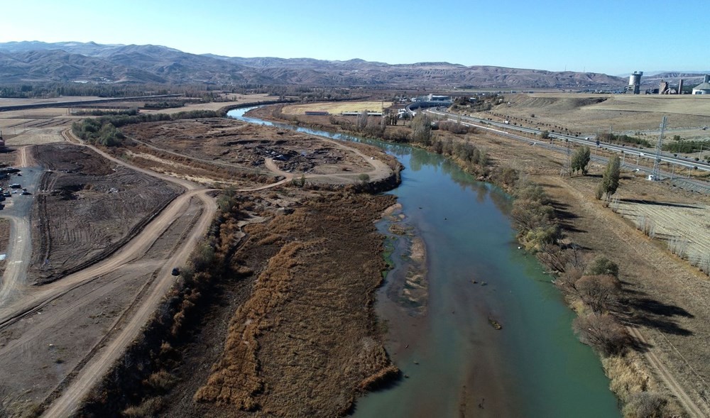 Türkiye'nin en uzun nehri kuraklık yüzünden alarm veriyor