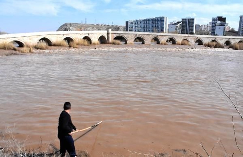 Türkiye'nin en uzun nehri kuraklık yüzünden alarm veriyor