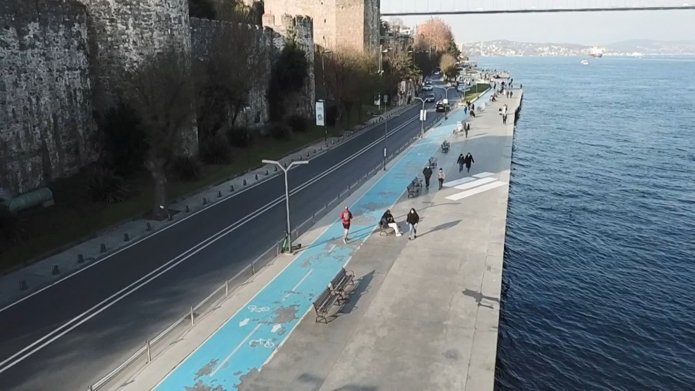 Mavi boyalı bisiklet yollarında büyük tehlike