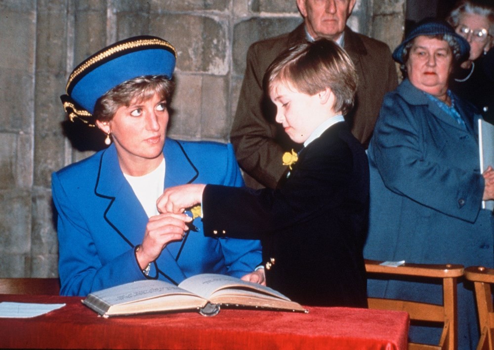 Prenses Diana’nın 23 yıldır saklanan mektupları açık artırmaya çıkarılıyor