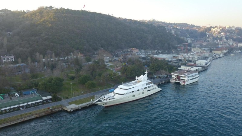 32 milyon Euro'luk yat 'Coral Ocean' İstanbul Boğazı'na demir attı