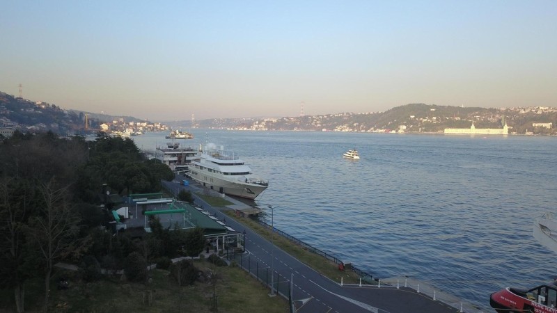 32 milyon Euro'luk yat 'Coral Ocean' İstanbul Boğazı'na demir attı