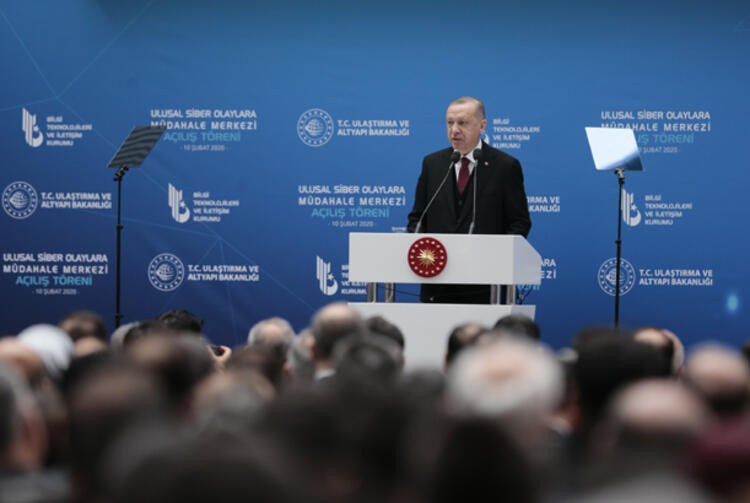 Cumhurbaşkanı Erdoğan yeni otoyolu makam aracıyla test etti