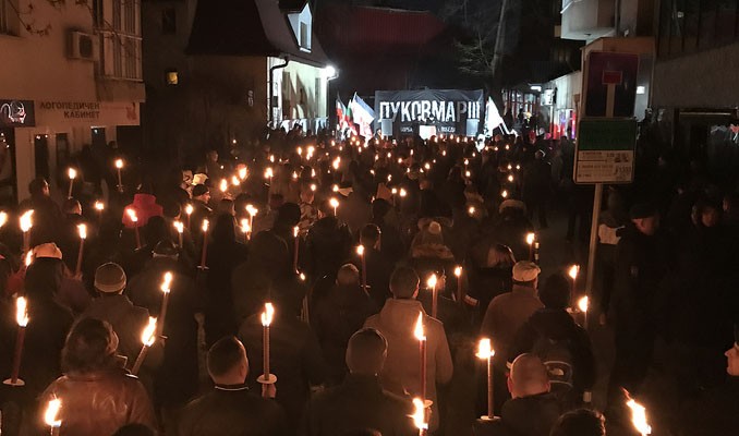 Bulgaristan'da ırkçılardan meşaleli yürüyüş
