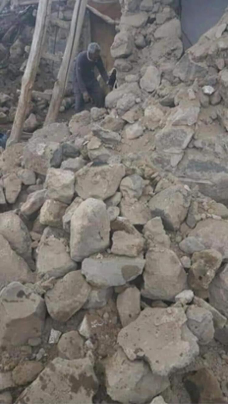 İran'da deprem oldu! Van'da onlarca ev yıkıldı