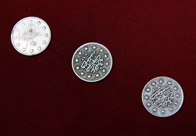 İzmir'de Lidya döneminde basılan paralar ele geçirildi