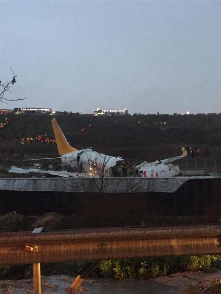 Sabiha Gökçen'deki uçak kazasından ilk görüntüler