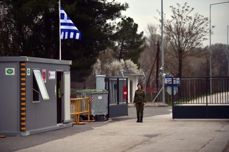 Yunanistan sınır hattına 'siper' kazıyor