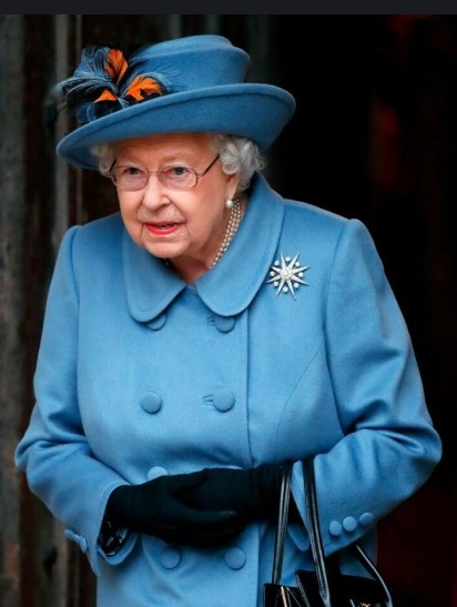 Kraliçe Elizabeth virüsten korktu, saraydan kaçtı