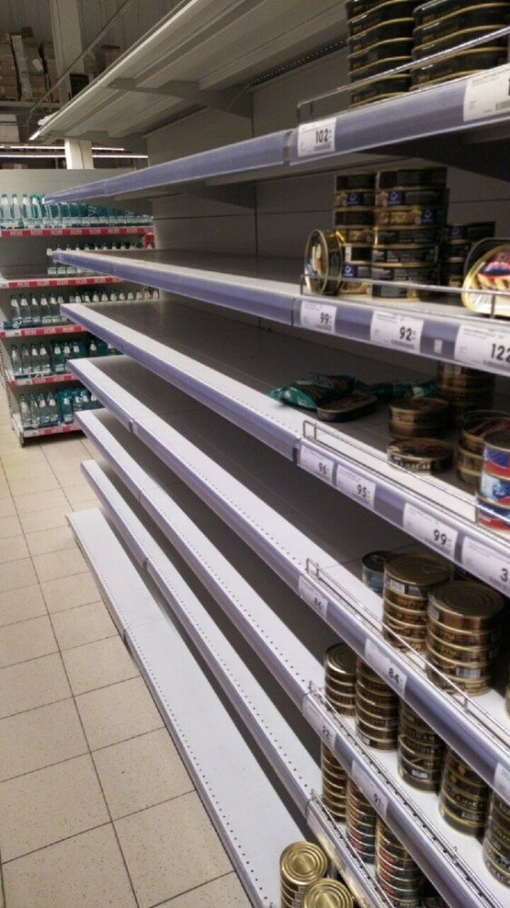 Rusların marketlerde korona virüsü endişesi