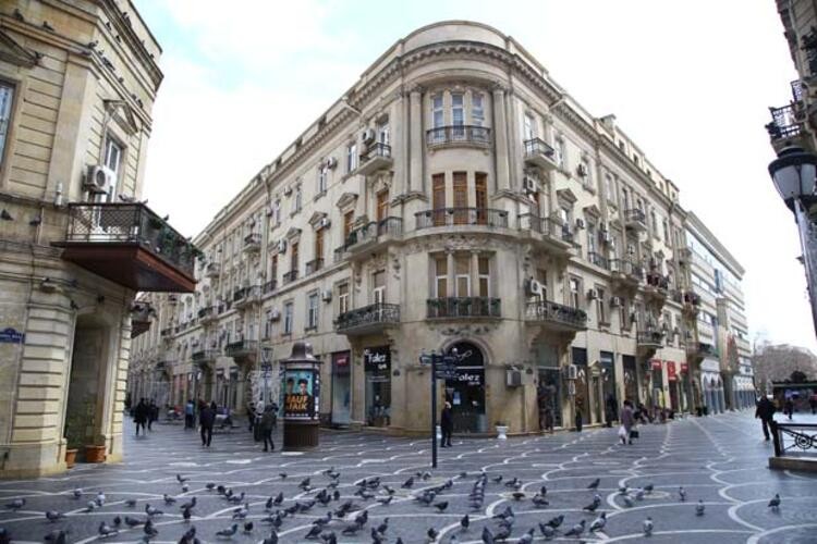Azerbaycan'da korona virüs nedeniyle sokaklar boşaldı