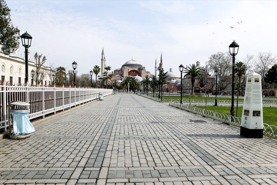 İstanbul sokaklarında korona virüs sakinliği