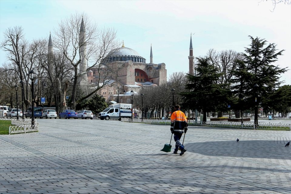İstanbul sokaklarında korona virüs sakinliği