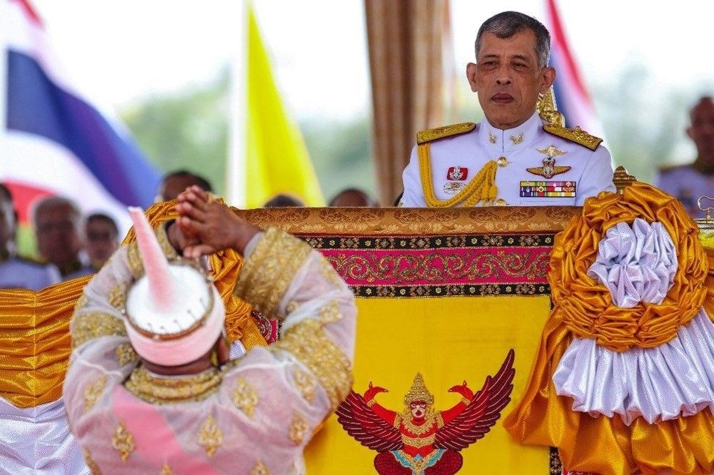 Tayland Kralı haremiyle lüks otele kapandı