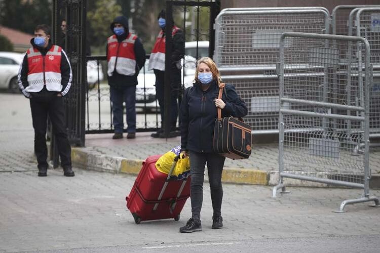 İstanbul'daki karantina yurtlarından tahliyeler başladı