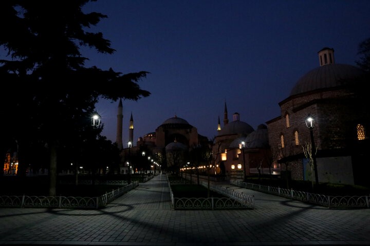 İstanbulu hiç böyle görmediniz: Tarihi kentte korona virüs sessizliği