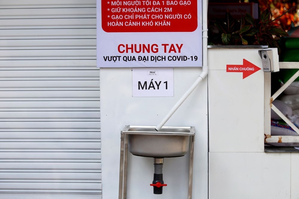 Vietnam'da 'Pirinç ATM'si karantina altındaki yoksulları besliyor
