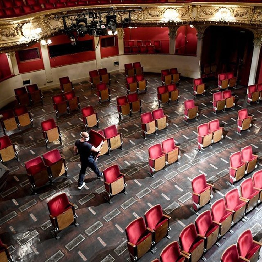 Almanya'da yeni normal: Sosyal mesafeli tiyatro