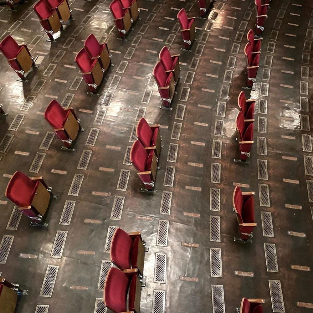 Almanya'da yeni normal: Sosyal mesafeli tiyatro