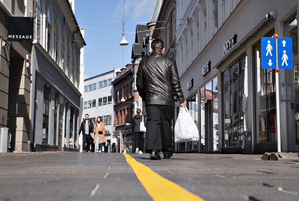 Normal hayata geçecek Danimarka'da sadece iki yasak kaldı