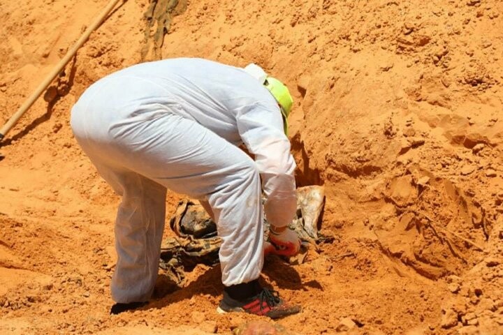 Libyada darbeci Hafterin katlettiği sivillere ait toplu mezar bulundu