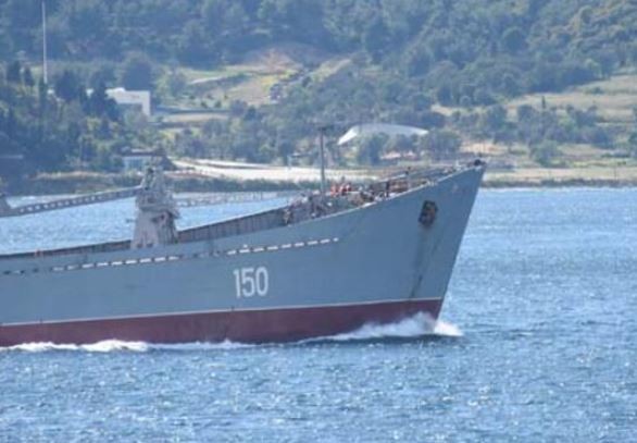 Rus savaş gemisi 'Saratov', Çanakkale Boğazı'ndan geçti
