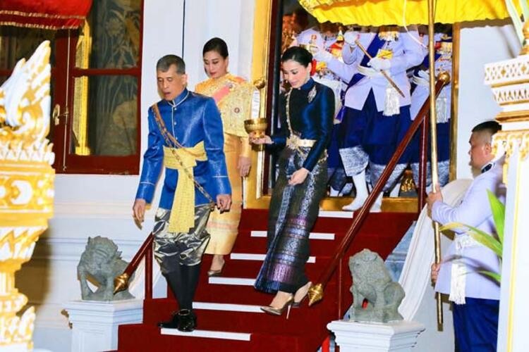  Tayland'da da yaşam biçimiyle şaşkına çeviren Kral Rama X tartışılıyor