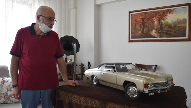 Tutkunu olduğu klasik otomobilin minyatürünü 36 yılda yaptı