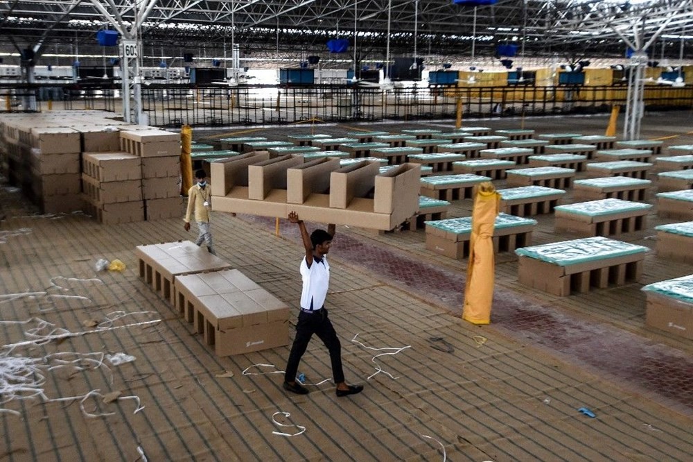 Hindistan'da Kovid-19'a karşı karton yatak çözümü