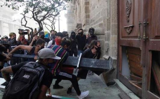 Meksikalılar Lopez için sokaklara döküldü