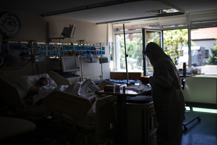 İstanbul Tıp Fakültesi'nden korkutan korona virüs açıklaması: İyileşen hastalarda devam ediyor...